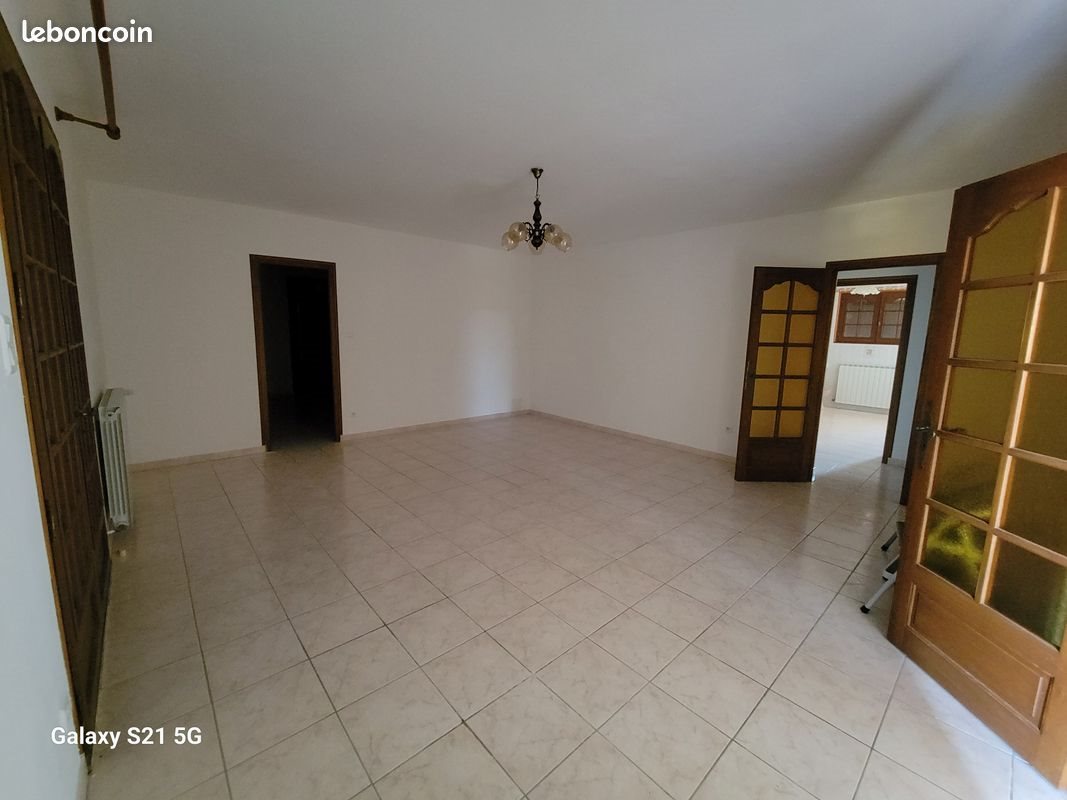 Maison à louer, 150m², Saint-Julien-les-Rosiers