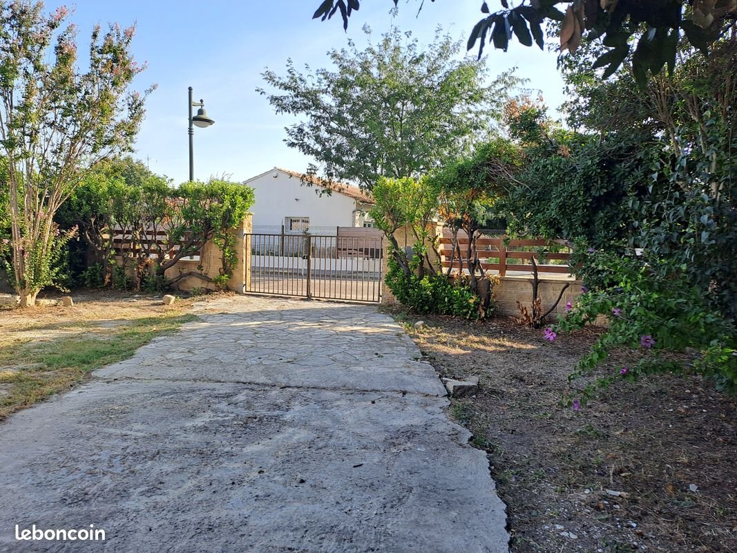 Maison à louer, 71m², Rognonas