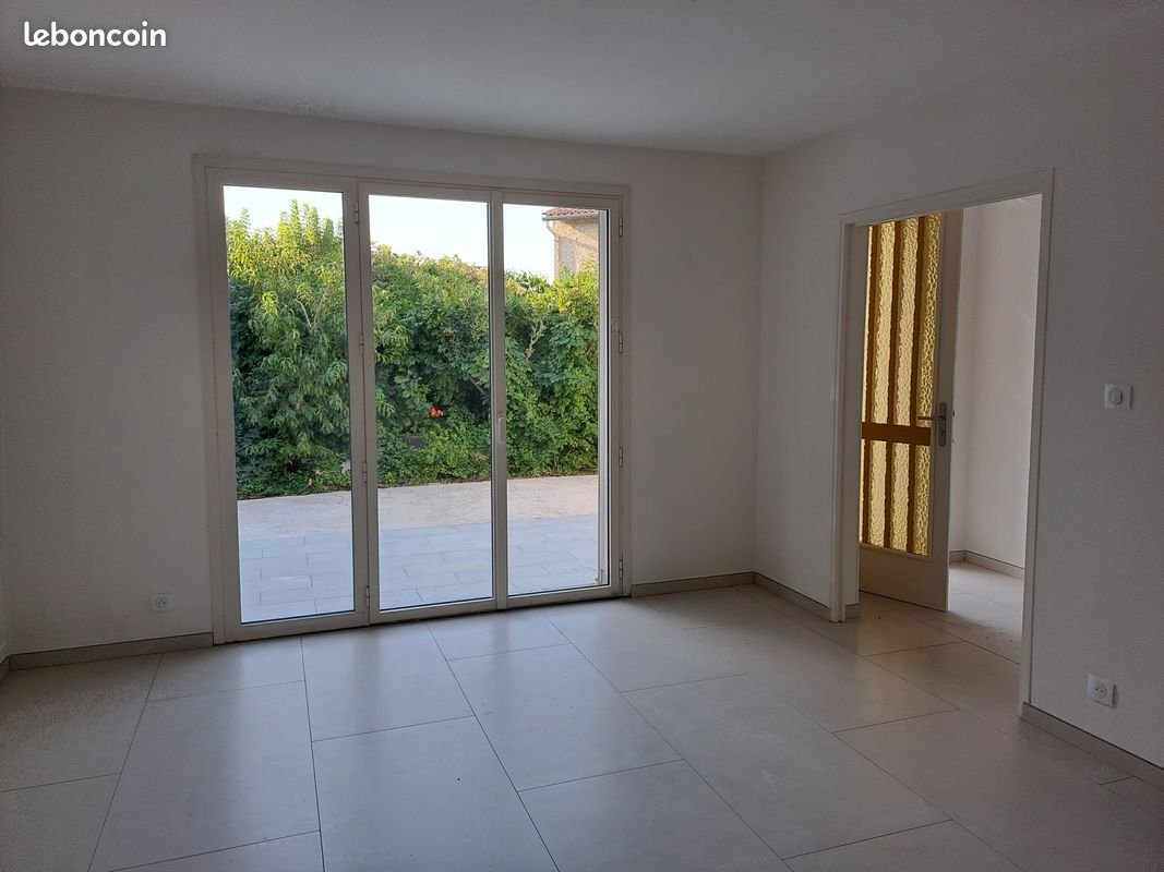 Maison à louer, 71m², Rognonas