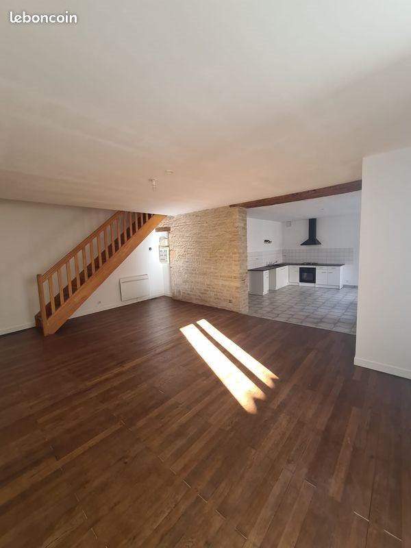 Maison à louer, 110m², Lezay