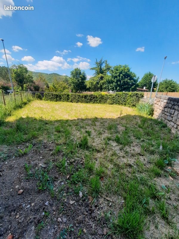 Appartement à louer, 40m², Saint-Georges-de-Luzençon