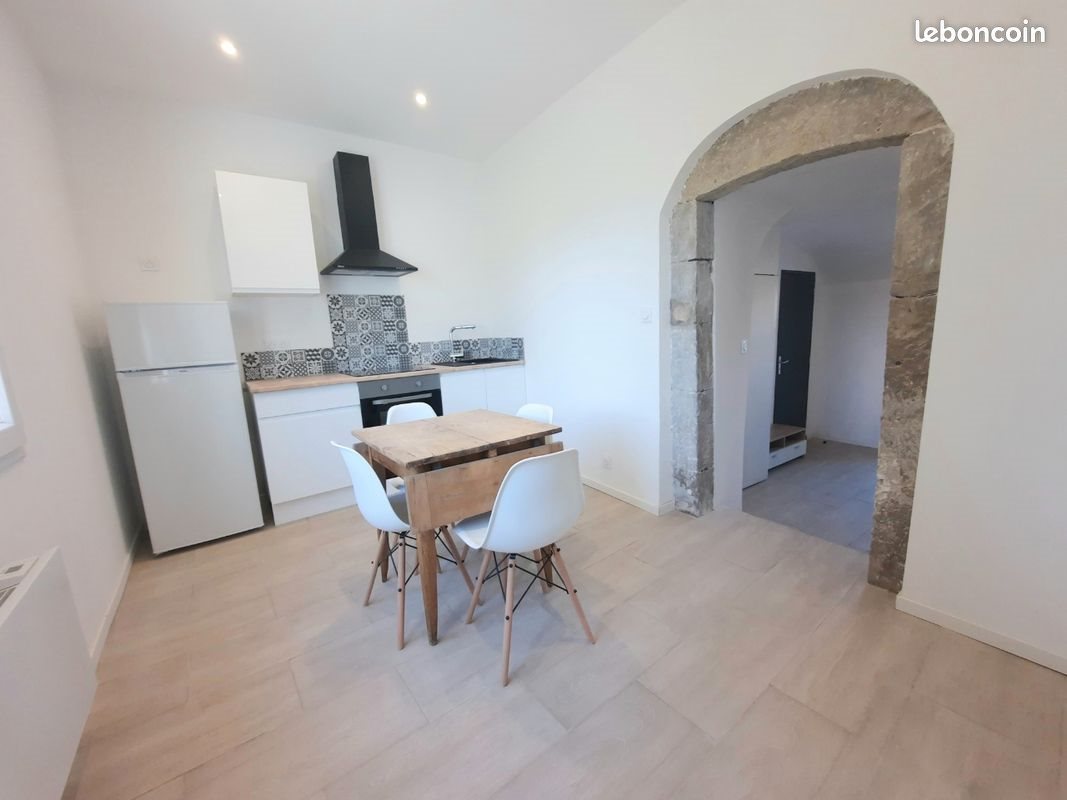 Appartement à louer, 40m², Saint-Georges-de-Luzençon