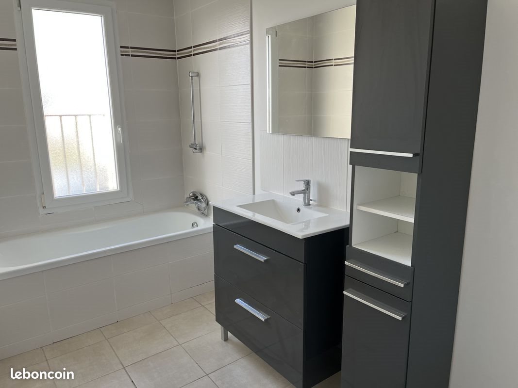 Maison à louer, 88m², Saint-Etienne-de-Mer-Morte
