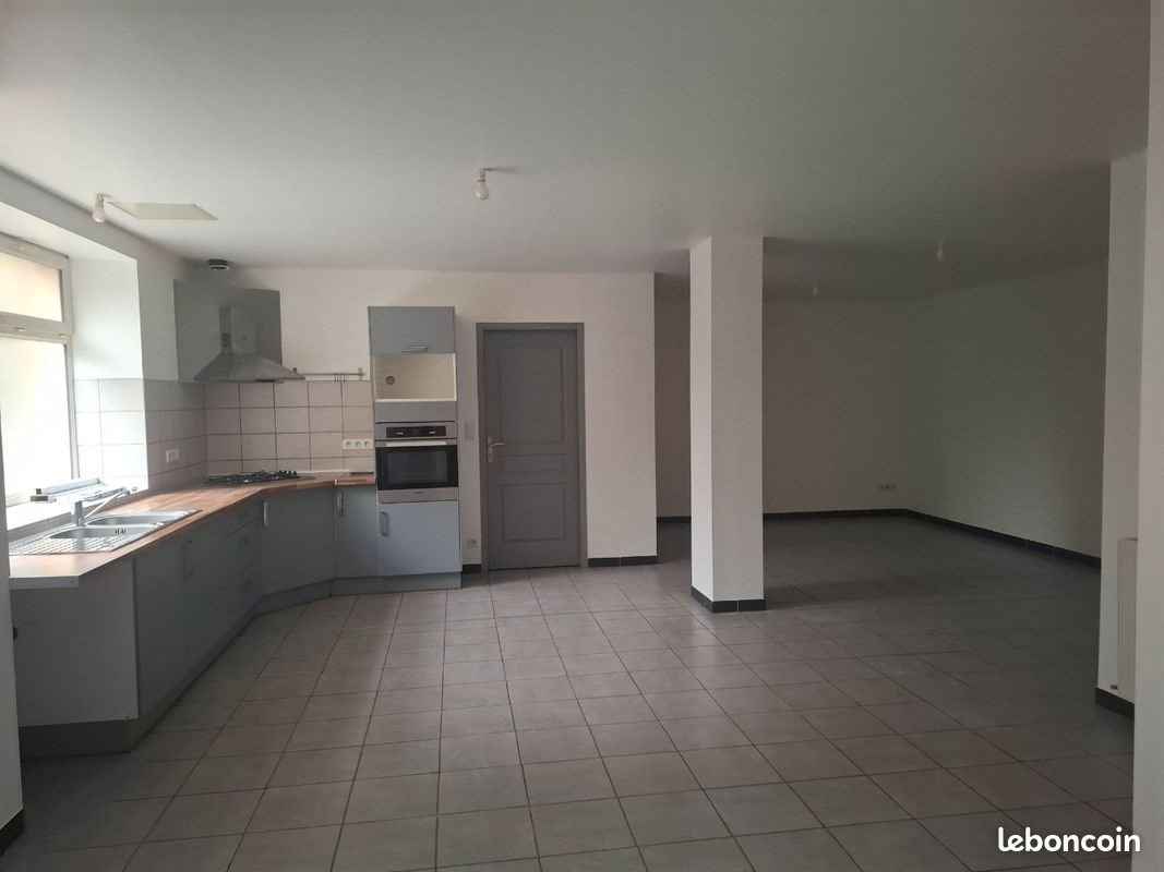Appartement à louer, 90m², Châlus
