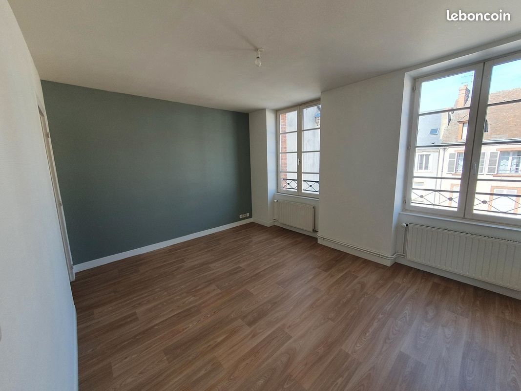 Appartement à louer, 40m², Saint-Denis-de-l'Hôtel