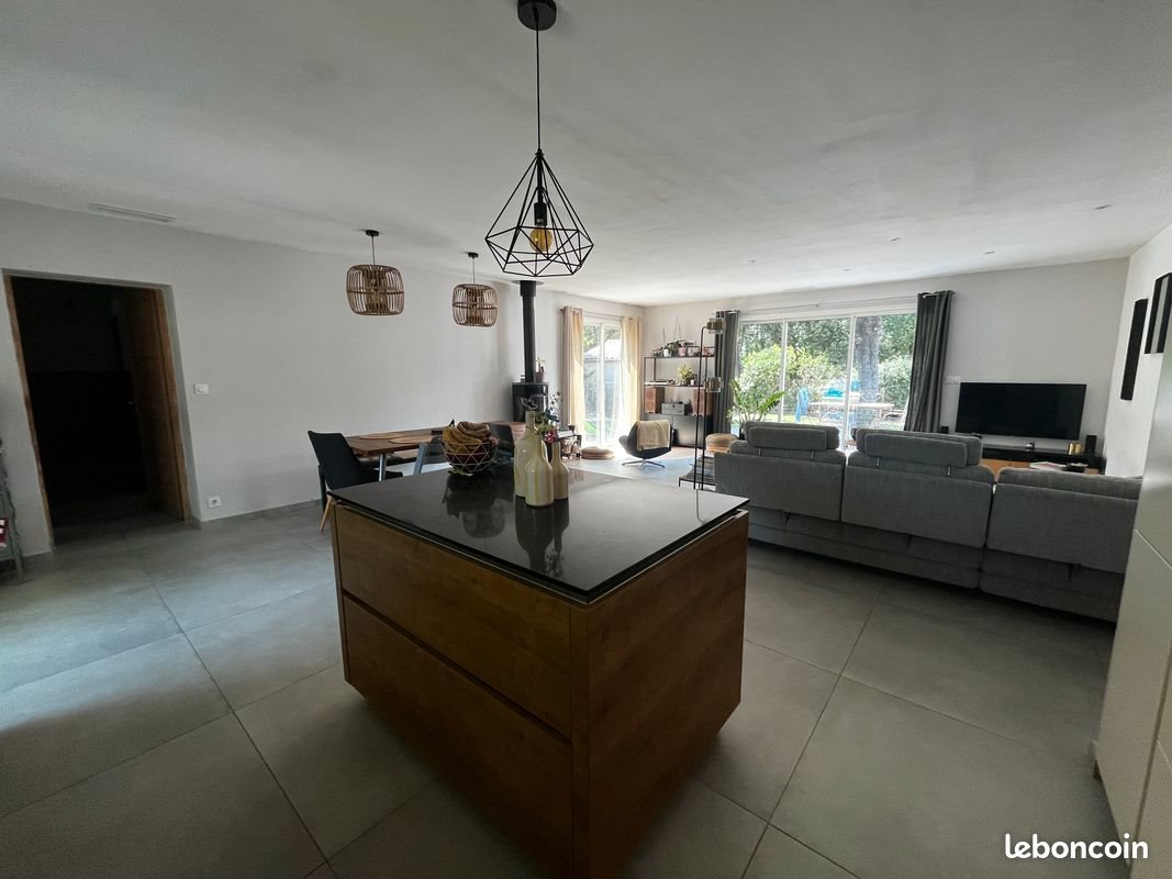 Maison à louer, 140m², Uchaux