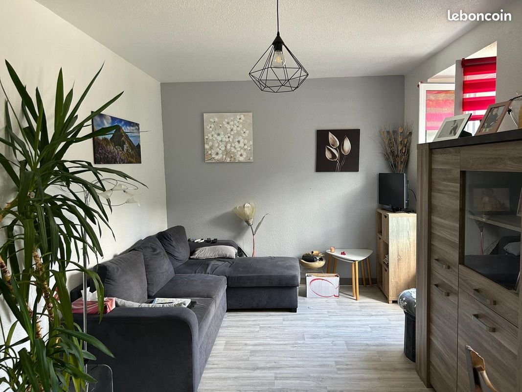 Appartement à louer, 60m², Laveissière