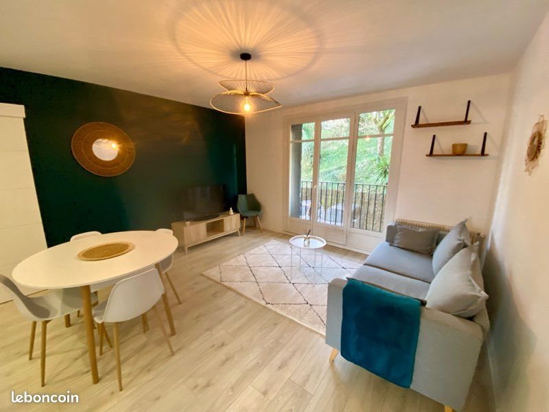 Appartement à louer, 74m², Billère