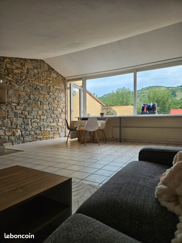 Appartement à louer, 90m², Saint-Georges-de-Luzençon