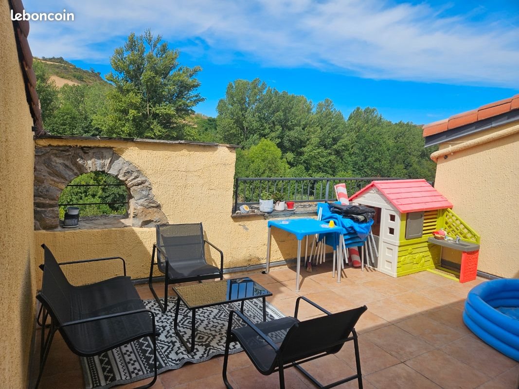 Appartement à louer, 90m², Saint-Georges-de-Luzençon