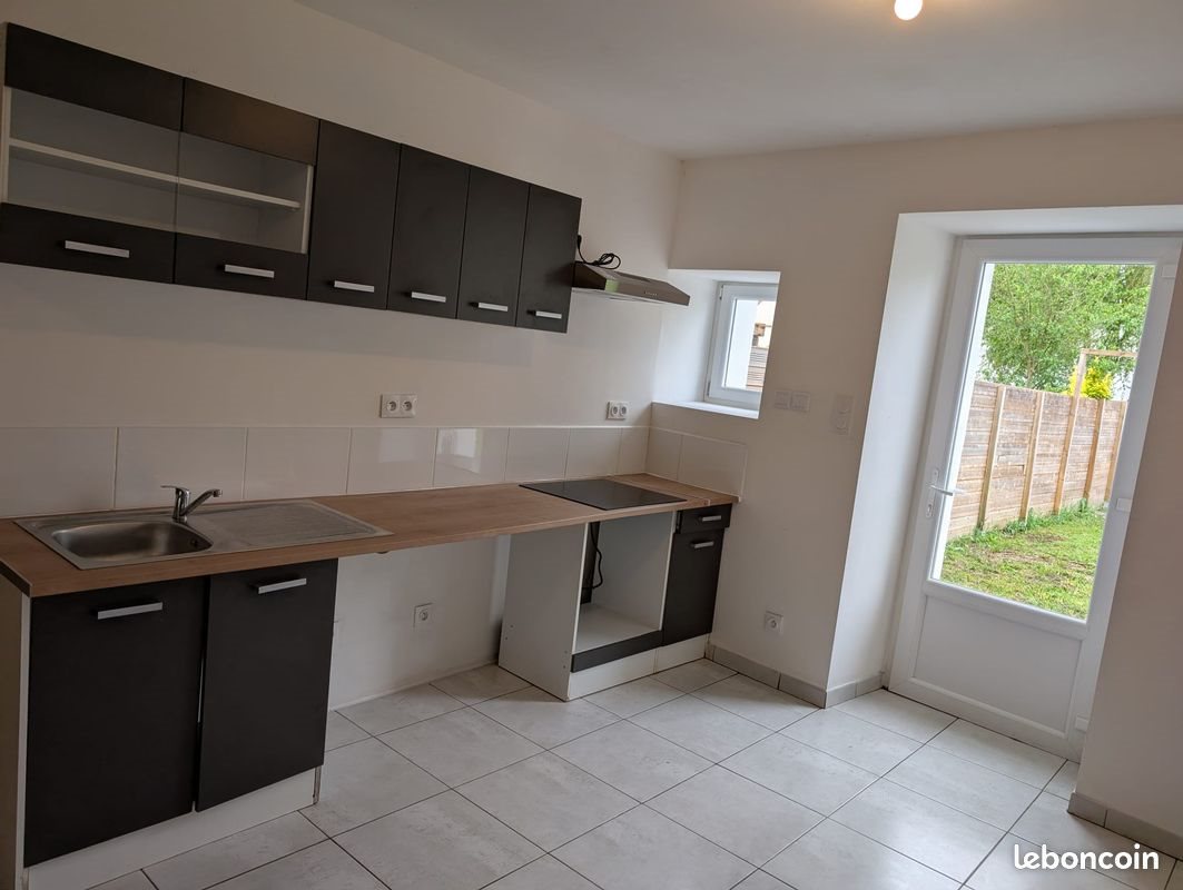 Appartement à louer, 90m², Issé