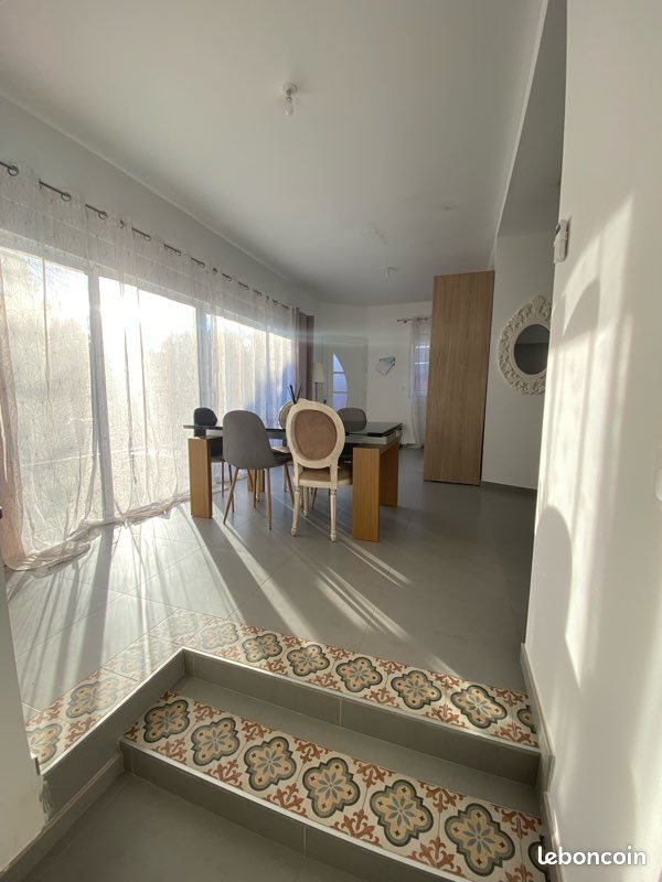 Appartement à louer, 70m², Fréjus