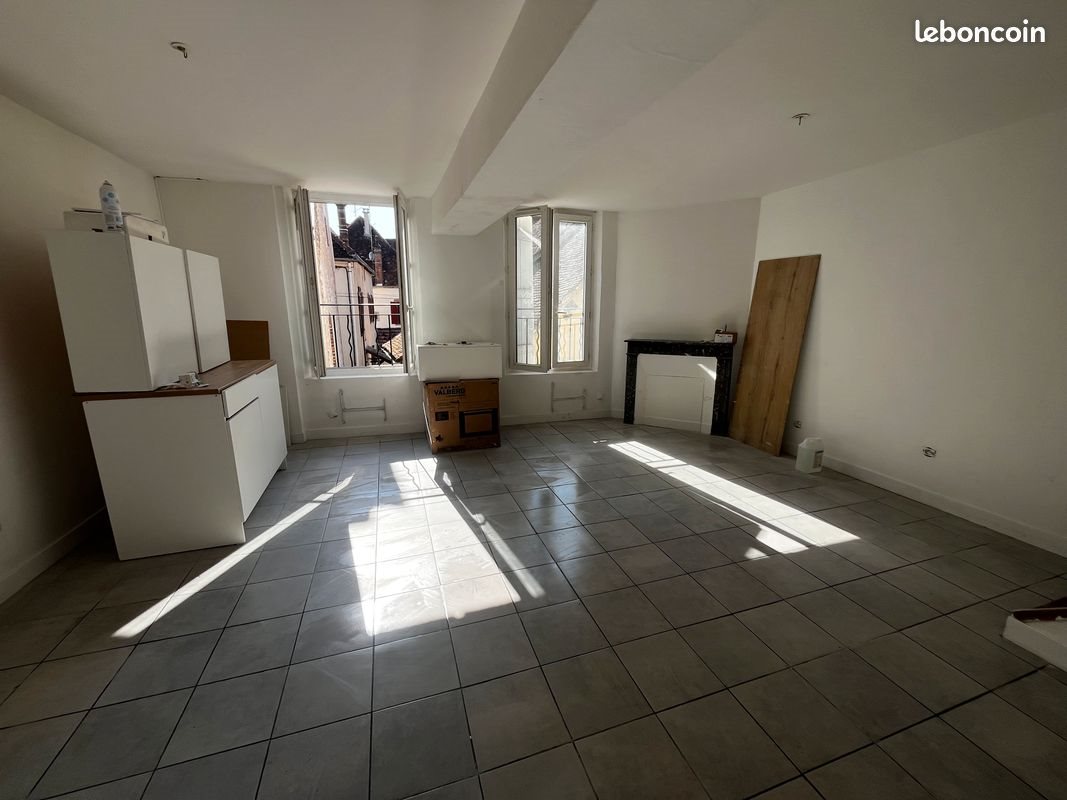 Appartement à louer, 67m², Saint-Julien-du-Sault
