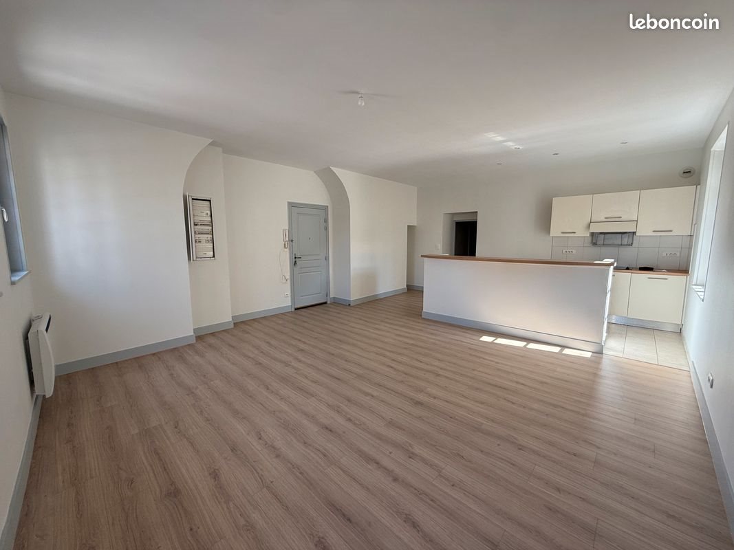 Appartement à louer, 63m², Saintes