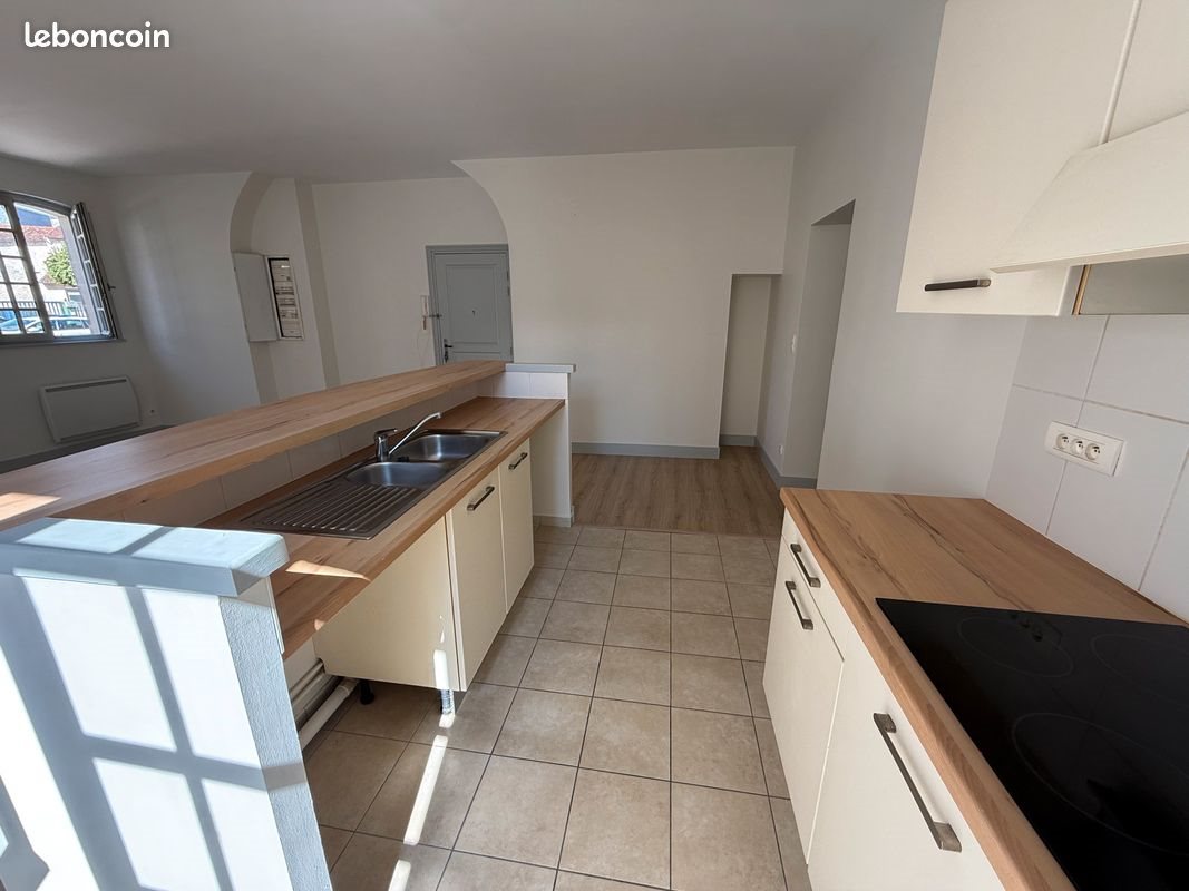 Appartement à louer, 63m², Saintes