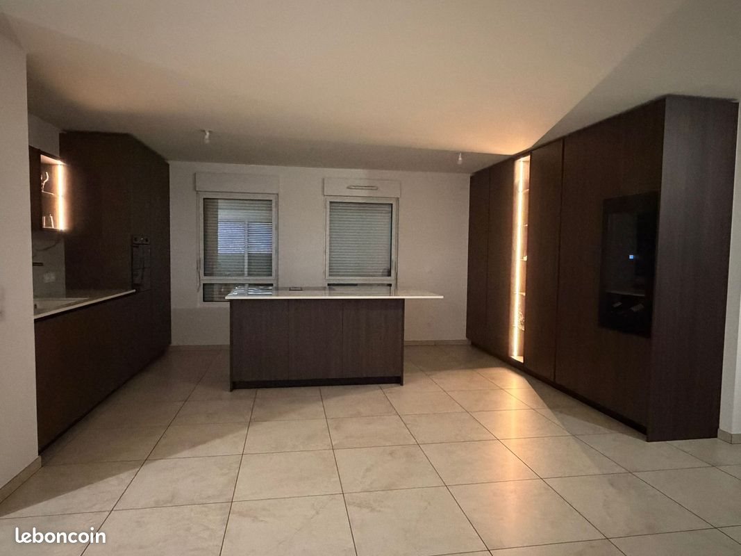 Appartement à vendre, 130m², Vénissieux