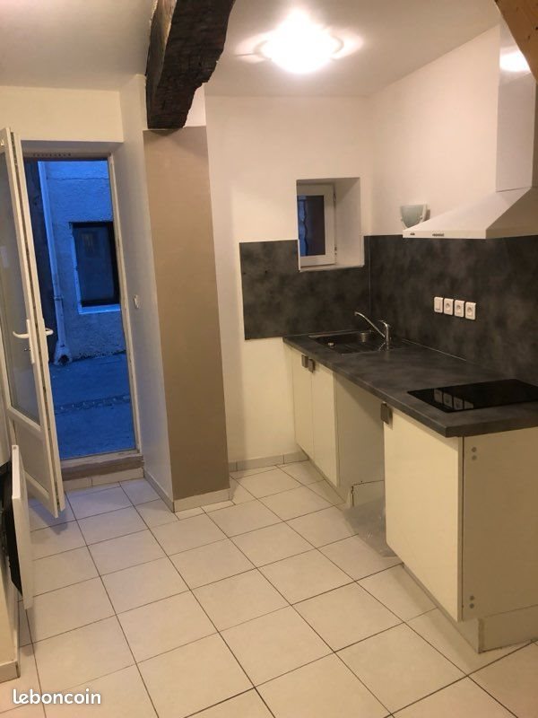 Appartement à louer, 38m², La Roquebrussanne