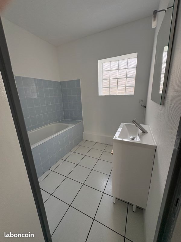 Appartement à louer, 38m², Saintes