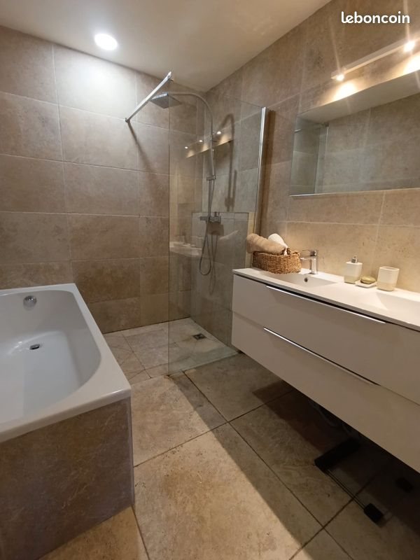 Appartement à louer, 110m², La Roquette-sur-Siagne