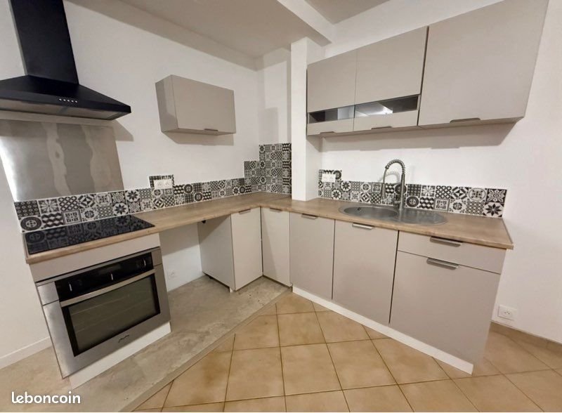 Maison à louer, 70m², Savigné-l'Evêque