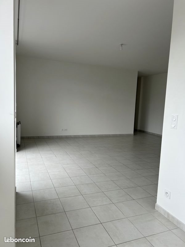 Appartement à louer, 82m², Candé