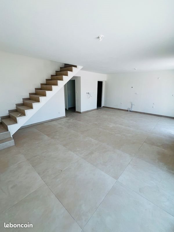 Maison à louer, 116m², Saint-André-le-Gaz