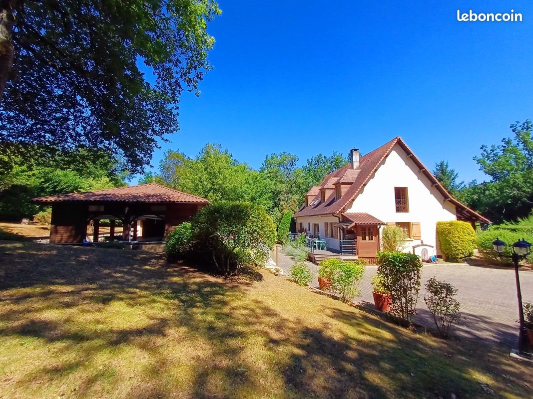 Maison à louer, 275m², Terrasson-Lavilledieu