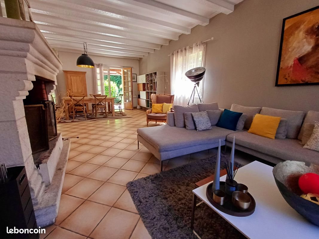 Maison à louer, 275m², Terrasson-Lavilledieu