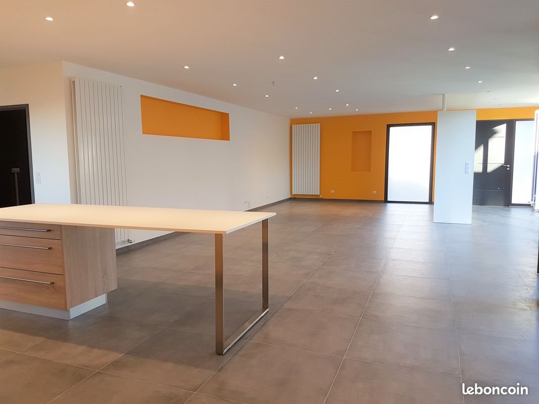 Maison à louer, 175m², Saint-Amour