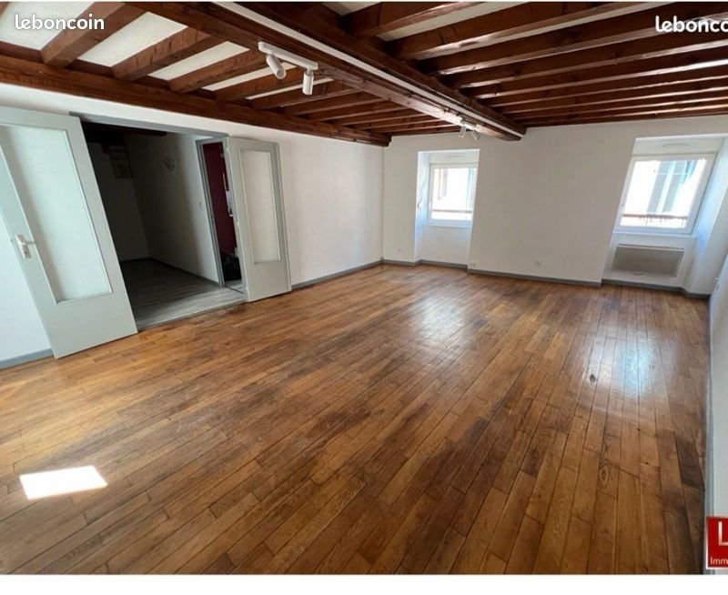 Appartement à louer, 80m², Thizy