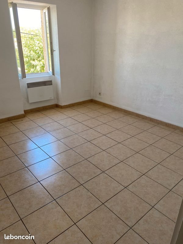 Appartement à louer, 55m², Moulézan