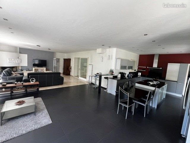 Maison à vendre, 230m², Genilac