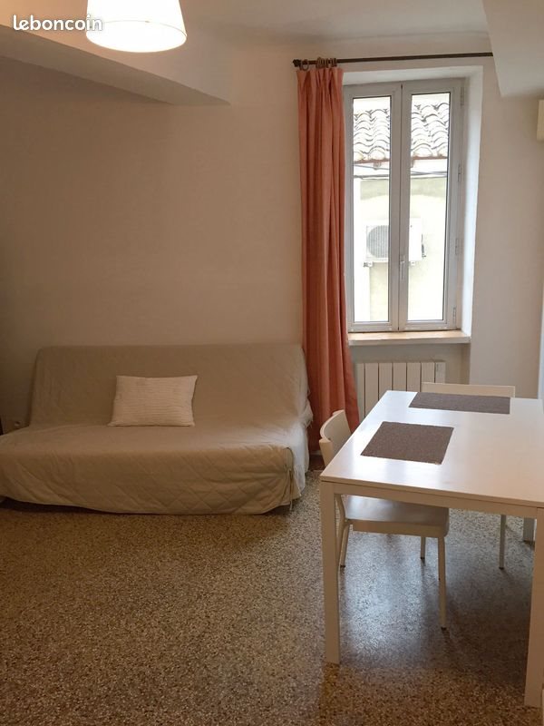 Appartement à louer, 17m², Nîmes