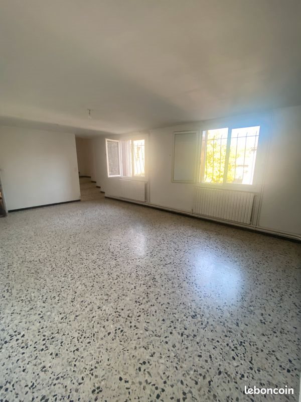 Appartement à louer, 95m², Saint-Julien-les-Rosiers