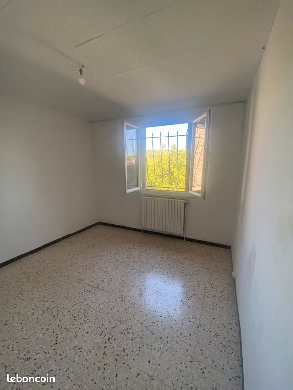Appartement à louer, 95m², Saint-Julien-les-Rosiers