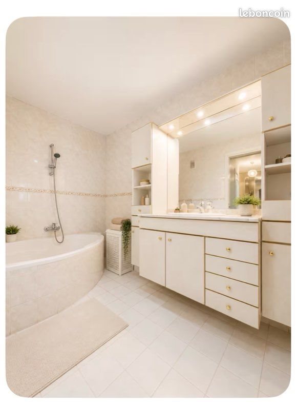 Appartement à louer, 70m², Antibes