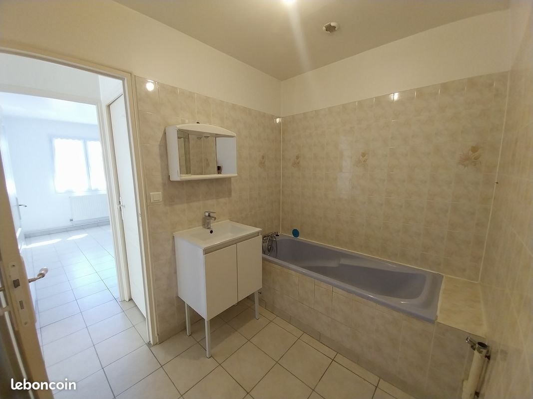 Appartement à louer, 85m², Villereversure