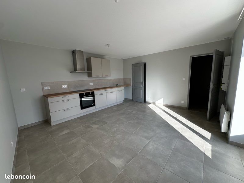 Maison à louer, 38m², Saint-Martial-de-Vitaterne
