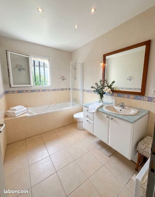 Maison à louer, 151m², Buros