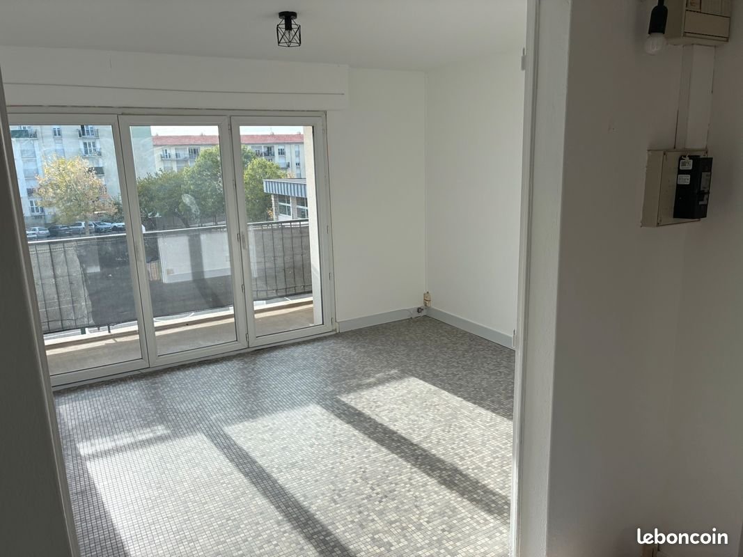 Appartement à louer, 76m², Rochefort