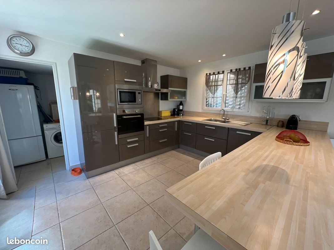 Maison à louer, 140m², Roquebrune-sur-Argens