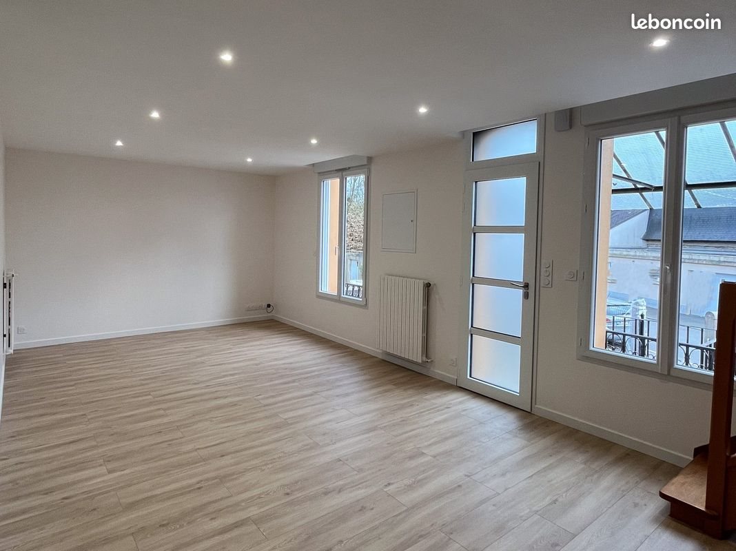 Maison à louer, 67m², Fougères