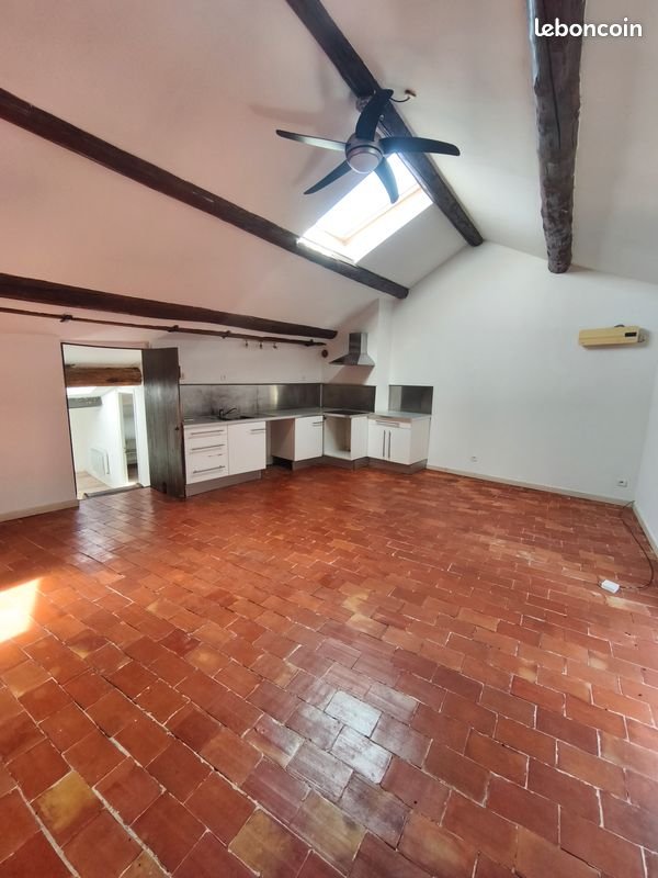 Appartement à louer, 100m², Eyguières