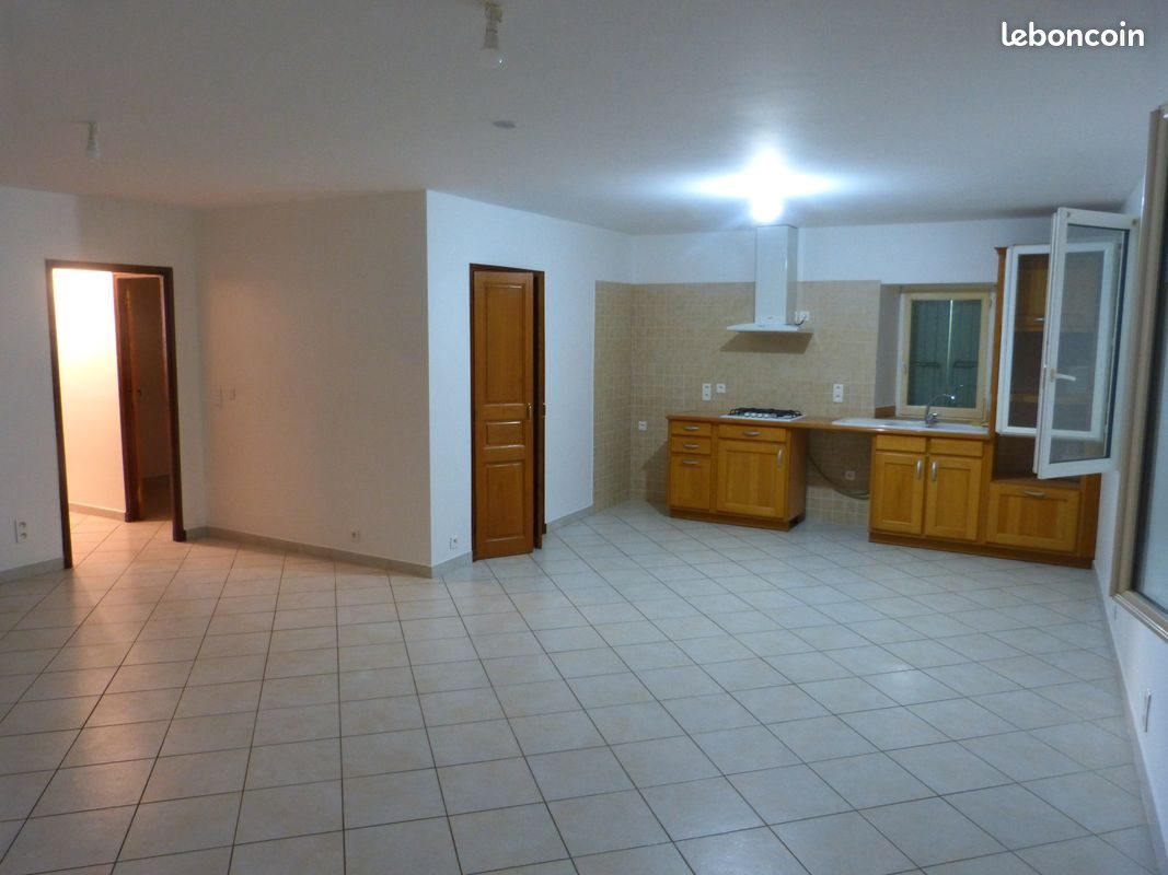 Appartement à louer, 88m², Saint-Remèze