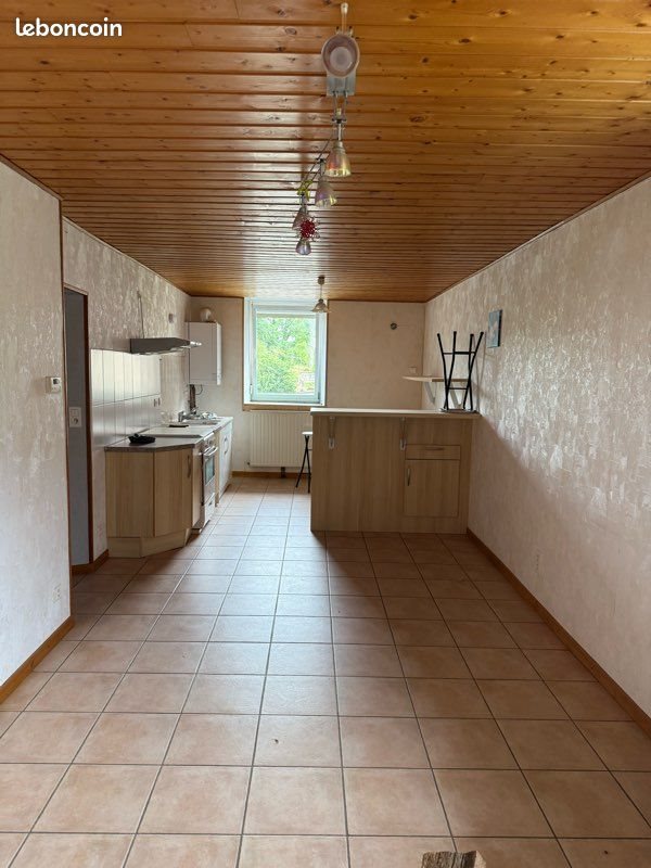 Appartement à louer, 85m², Montbozon