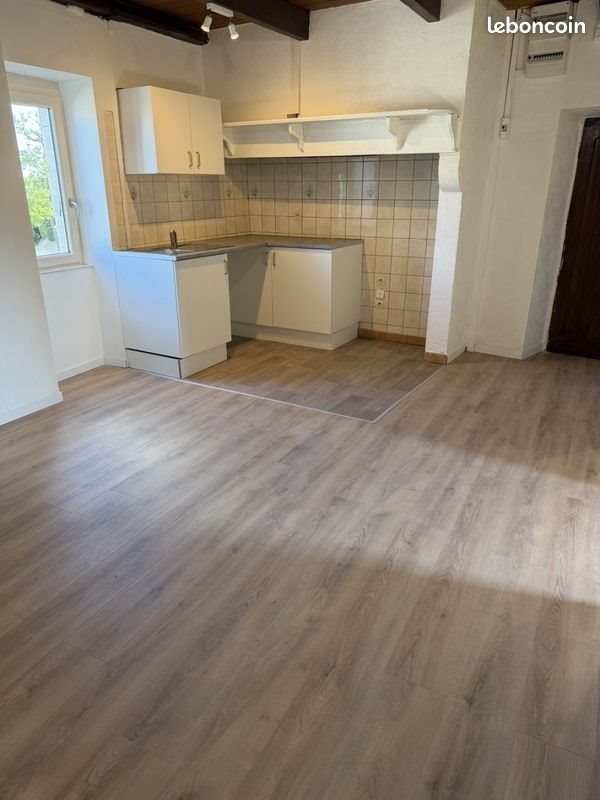 Maison à louer, 47m², Pern