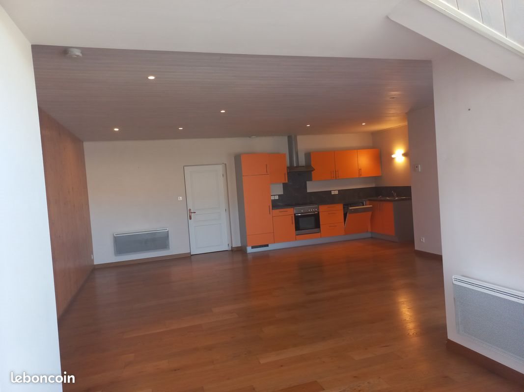 Appartement à louer, 74m², Arc-sous-Cicon