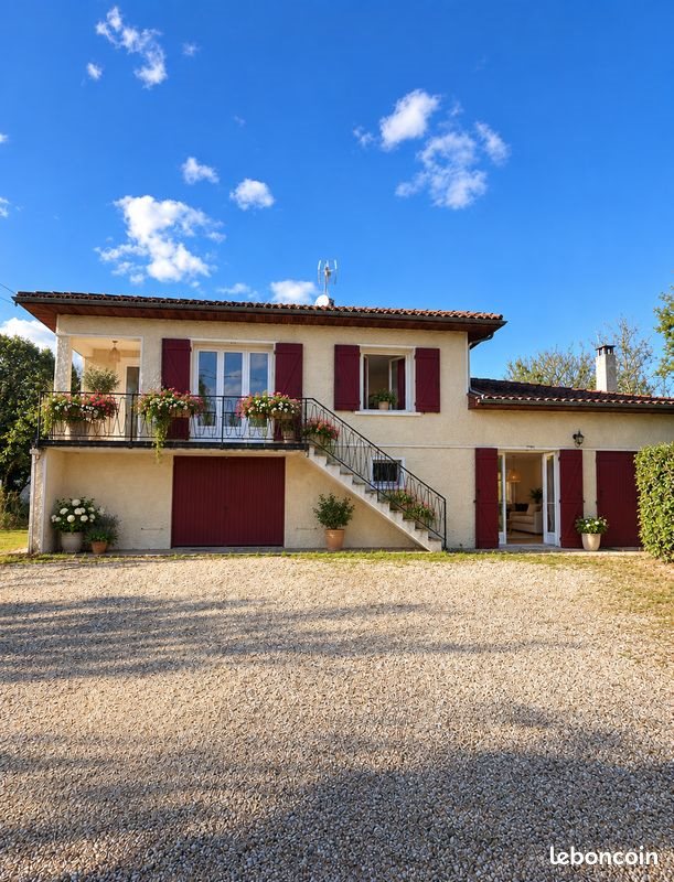 Maison à louer, 156m², Béguey