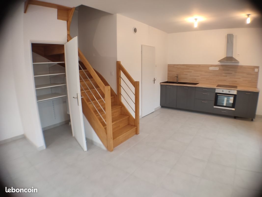 Appartement à louer, 85m², Yzeron