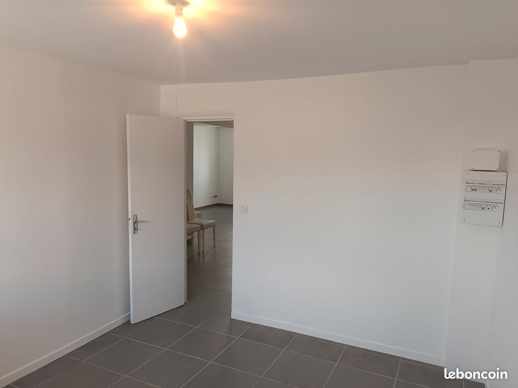 Appartement à louer, 49m², Luzinay